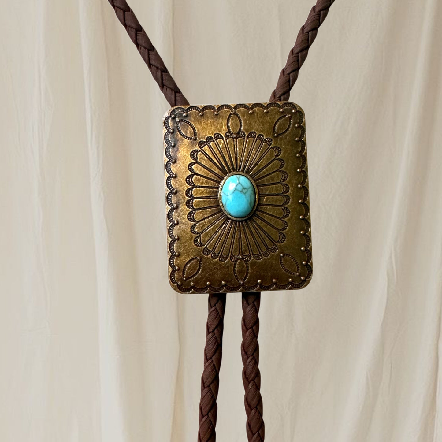 Iris Bolo